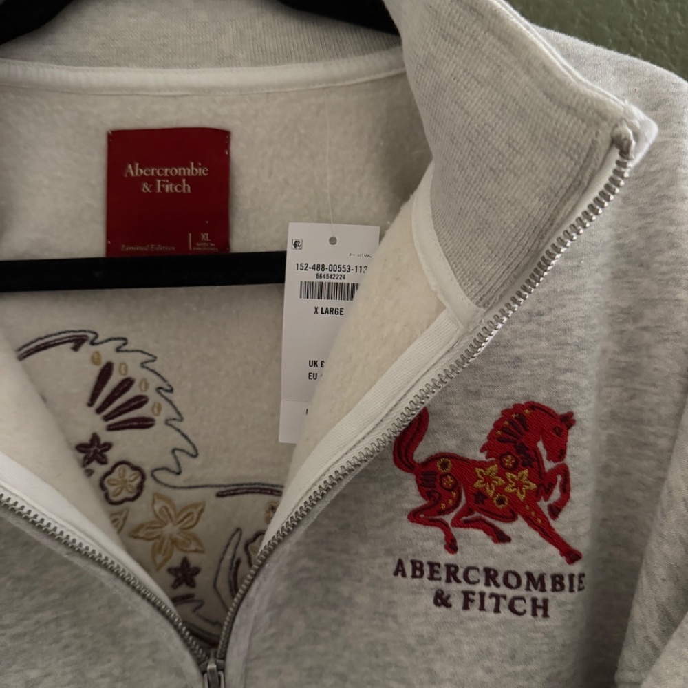 NWT Lunar New Year Horse Abercrombie three-quarter zip - Picture 2 of 4